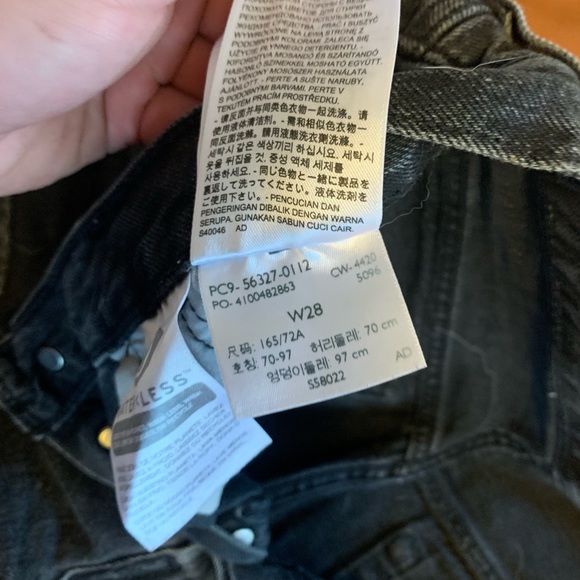 black levis shorts - Picture 2 of 4